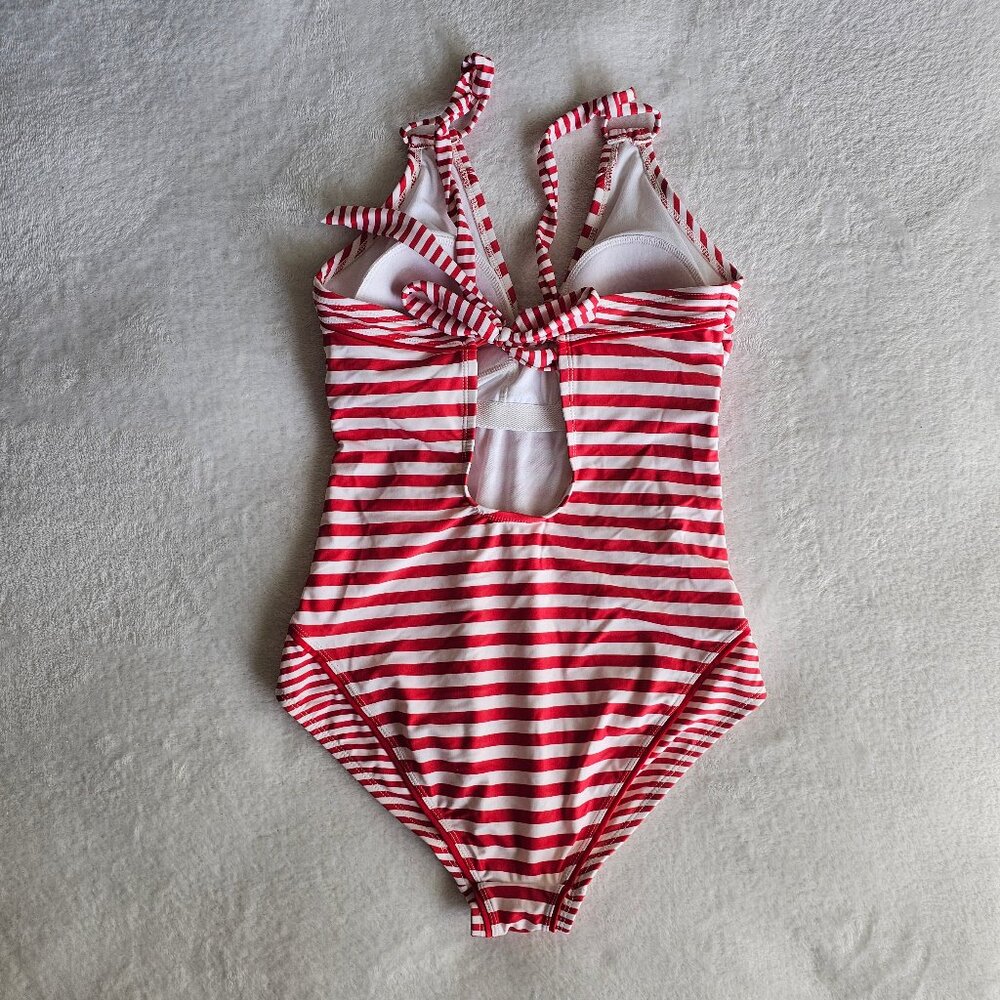 Swimsuits - Picture 5 of 7